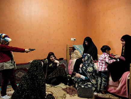 בית איראני (צילום: Ali Tajik, מתוך Iranian Living Room FACEBOOK)