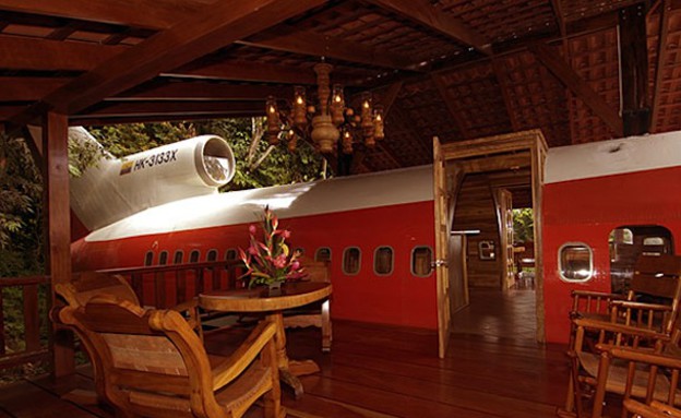 מטוס מלון, חוץ כסאות (צילום: costaverde.com)