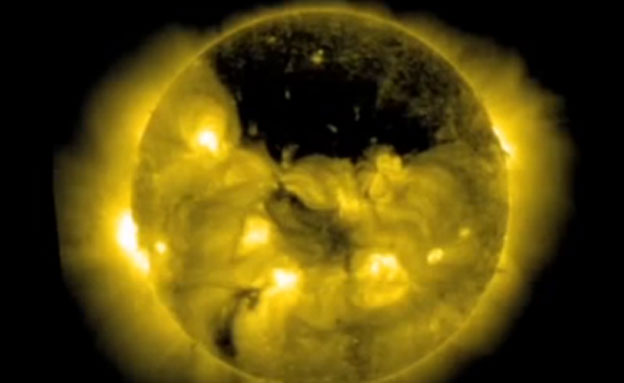 צפו בחור בשמש (צילום: NASA)
