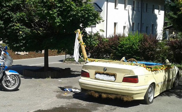 ב.מ.וו סדרה 3 שהוסבה לבריכה