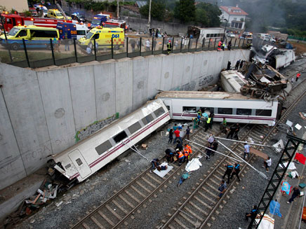 תאונת הרכבת הקטלנית (צילום: רויטרס)