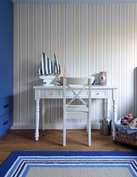 ריקי קורי בכר, חדר כחול שולחן גובה (צילום: שי אדם)