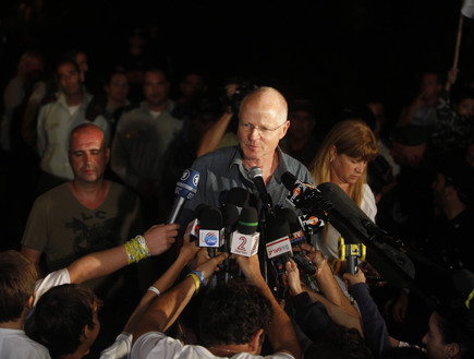נועם שליט במסיבת עיתונאים צילום גטי (צילום: Lior Mizrahi, GettyImages IL)