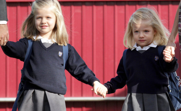 תלבושת אחידה, בנות