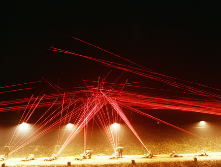 ירי נותבים (צילום: מחלקת ההגנה האמריקאית)
