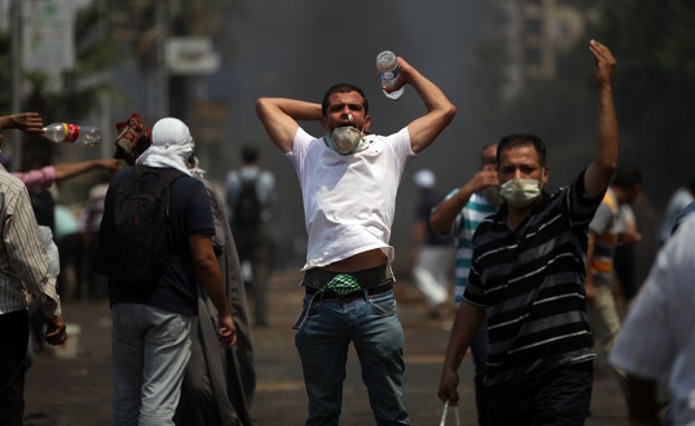 מהומות במצרים (צילום: AP)