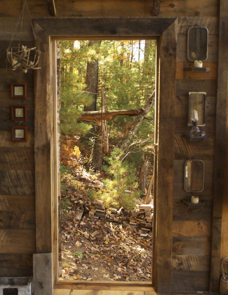 בית חלון, דלת (תמונת AVI: oldworldgrange.tumblr.com)
