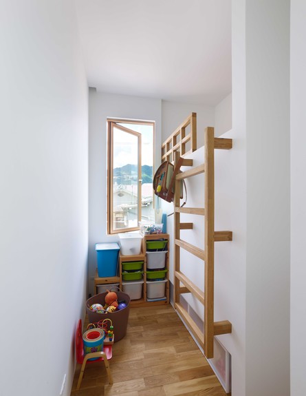 דירה צרה, חדר שינה ילדים (צילום: יאנו טושי-יוקי)
