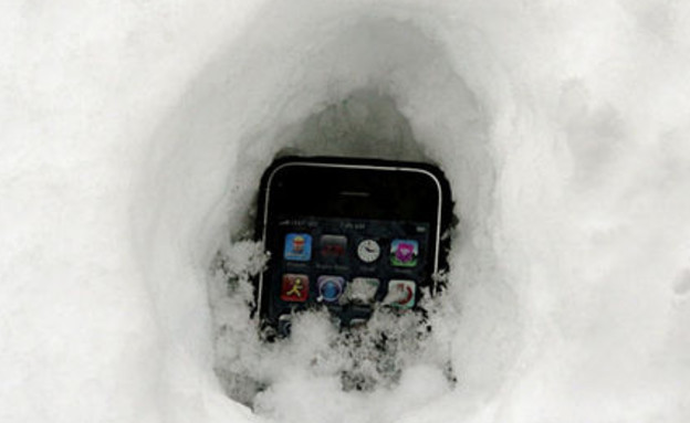 אייפון בשלג (צילום: iphonesavior.com)
