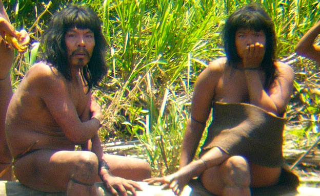 צפו: שבט מבודד בפרו יוצר קשר (צילום: רויטרס)