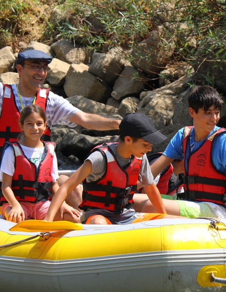 ישראל קטורזה ברפטינג עם המשפחה (צילום: ערן רפטינג נהר הירדן)