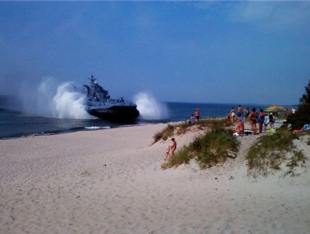 ספינה רוסית בחוף הים (צילום: klops)