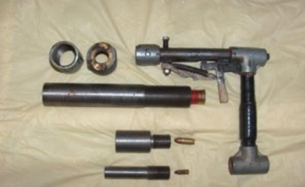 רובה מאולתר מצינורות (צילום: הבריגייד)