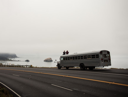 אוטובוס משופץ, נסיעה (צילום: Justin Evidon)