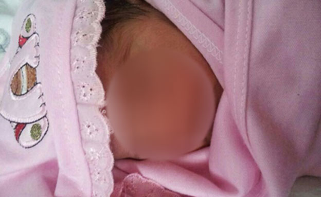 מצבה טוב. התינוקת בביה"ח (צילום: חדשות 2)