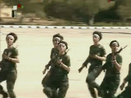 תורמות למורל הלאומי? הלוחמות הסוריות (צילום: טלוויזיה סורית)