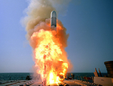 שיגור טיל טומהוק (צילום: הצי האמריקאי)