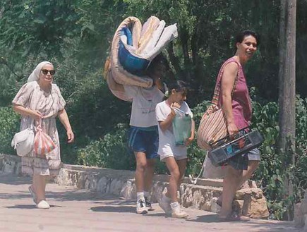 מבצע דין וחשבון אזרחים במקלטים (צילום: ארכיון יד-יערי)