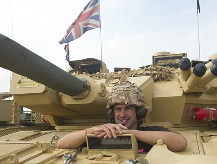 אנגלים אוספים טנקים (צילום: קייטרס)