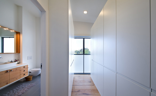 בתים לחג, שרון נוימן חדר רחצה ומסדרון, צילום עמית בתים לחג, שרון נוימן חדר רחצה ומסדרון, צילום עמית