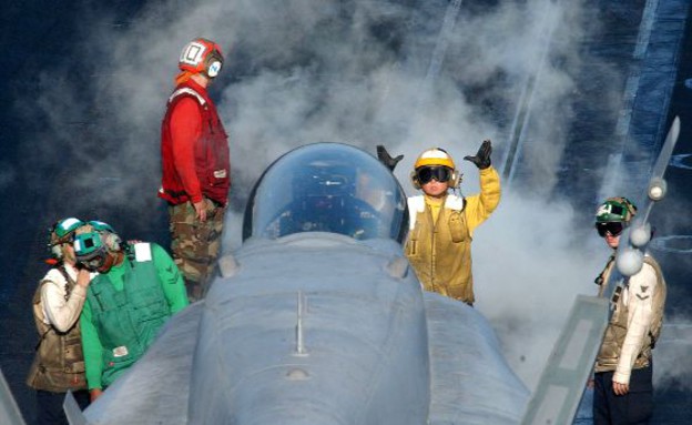 נושאת מטוסים מסוג נימיץ (צילום: צבא ארצות הברית)