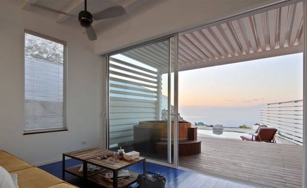 בתים לחג, אמיר ורד םינת ישיבה ספה, צילום שי אדם בתים לחג, אמיר ורד םינת ישיבה ספה, צילום שי אדם