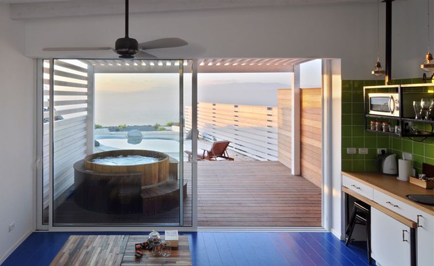 בתים לחג, אמיר ורד פינת ישיבה ומטבח, צילום שי אדם בתים לחג, אמיר ורד פינת ישיבה ומטבח, צילום שי אדם