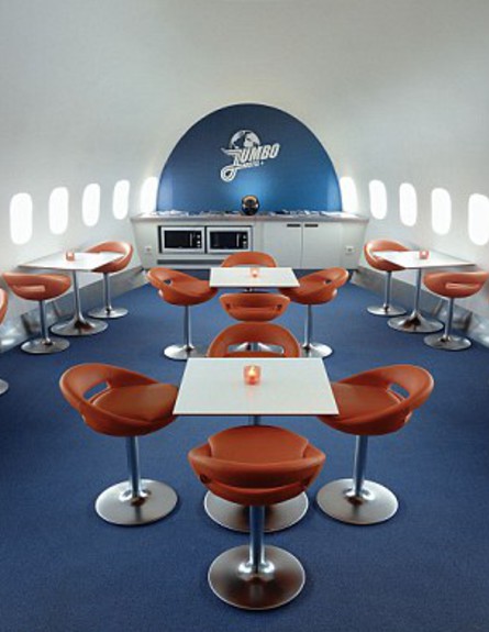 חדר אוכל, מטוס הג'מבו (צילום: dailymail.co.uk)
