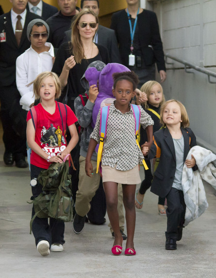 אנג'לינה ג'ולי והילדים ספטמבר 2013 (צילום: Splash News, Splash news)
