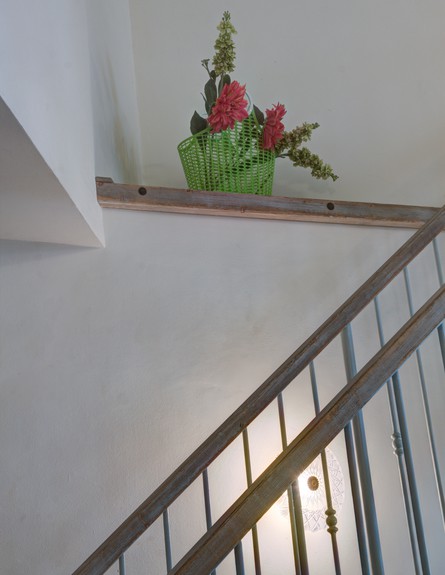 מרב זהר, מעקה מדרגות גבוה (צילום: אלון מאור)
