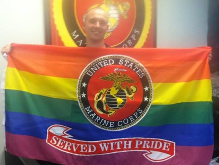 חייל מרינס דגל גאווה (צילום: צילום מסך מתוך  reddit)
