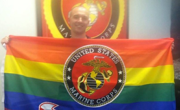 חייל מרינס דגל גאווה (צילום: צילום מסך מתוך  reddit)