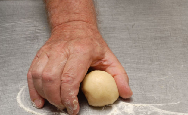 בריוש שוקולד, הנס ברטלה - יוצרים כדורים