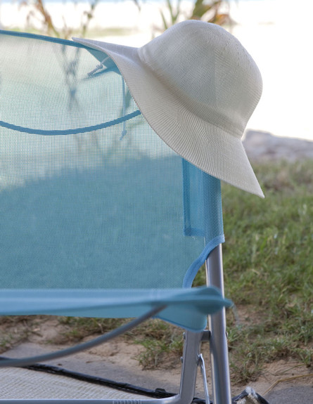 שיפוץ קרוואן, פינת ישיבה חיצונית כובע (צילום: הגר דופלט)
