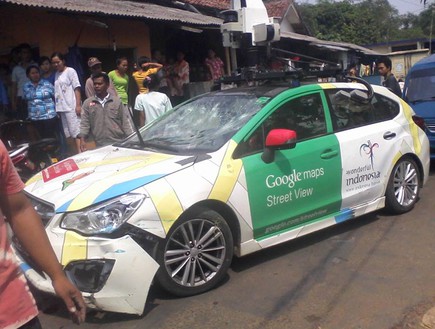 מכונית הסטריט וויו לאחר התאונה באינדונזיה (צילום: פורום Kaskus)