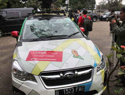 מכונית הסטריט וויו לאחר התאונה באינדונזיה (צילום: פורום Kaskus)