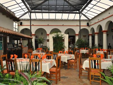 מלון פלאזה מנגוליאס, מקסיקו