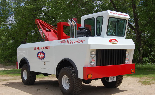 משאית טונקה בגודל מלא