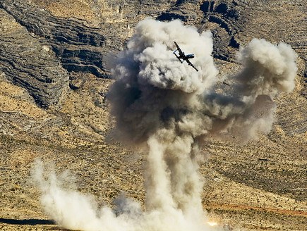 מטוס מפציץ (צילום: ברט קלשמן)