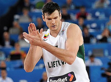 לברינוביץ', רחוק 2 ניצחונות מהגביע (אתר FIBA) (צילום: ספורט 5)