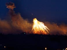 פיצוץ בצפון רצועת עזה בלילה (רויטרס) (צילום: חדשות 2)