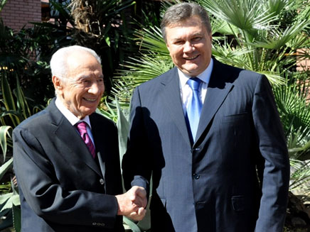 הנשיא פרס בפגישה עם נשיא אוקראינה ינוקוב (צילום: דוברות הנשיא)