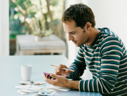 צעיר מחשב (צילום: אימג'בנק / Thinkstock)