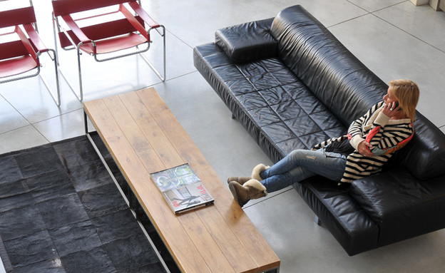 רונית טל, כיסאות בסלון