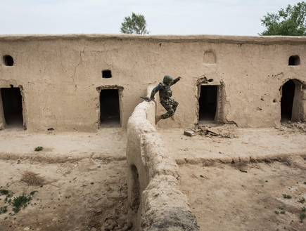 לוחם אמריקאי באפגניסטן (צילום: Andrew Burton, GettyImages IL)