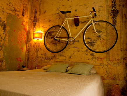 מתלי אופניים, מעל המיטה 1 , woodloops (צילום: woodloops)