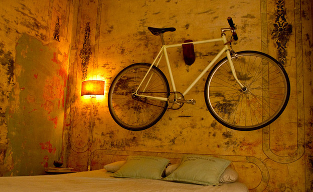 מתלי אופניים, מעל המיטה 1 , woodloops (צילום: woodloops)