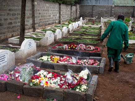 קברי ההרוגים בקניה, היום (צילום: רויטרס)