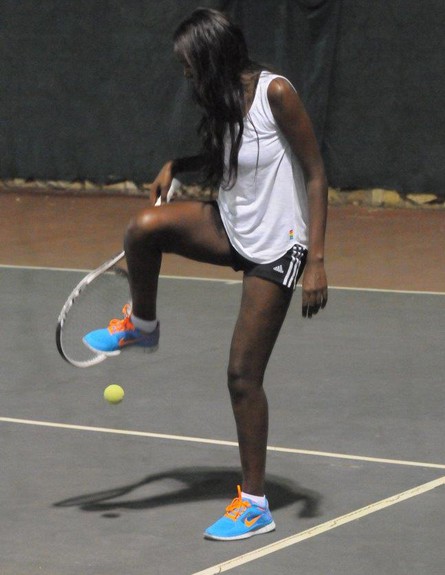טהוניה רובל משחקת טניס, האח הגדול (צילום: ברק פכטר)