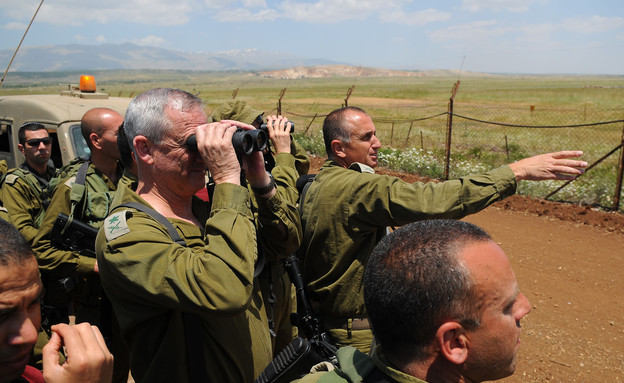 הרמטכל בגבול סוריה (צילום: דובר צה"ל)